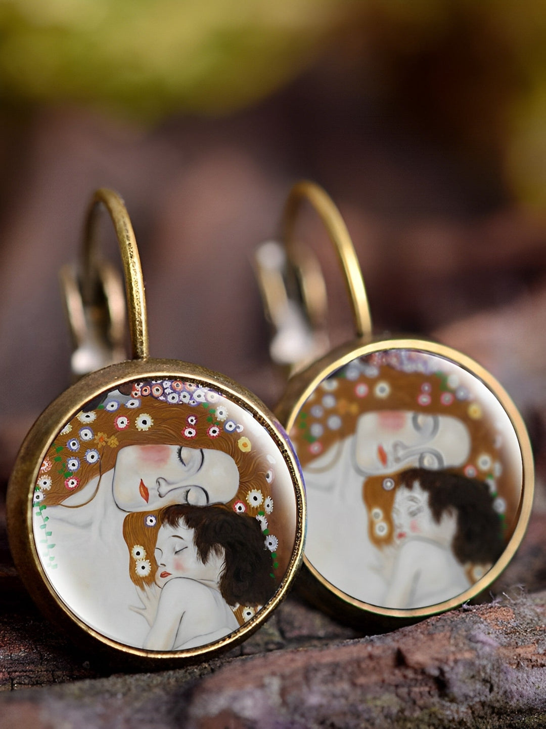 Vintage art earrings with oil painting design