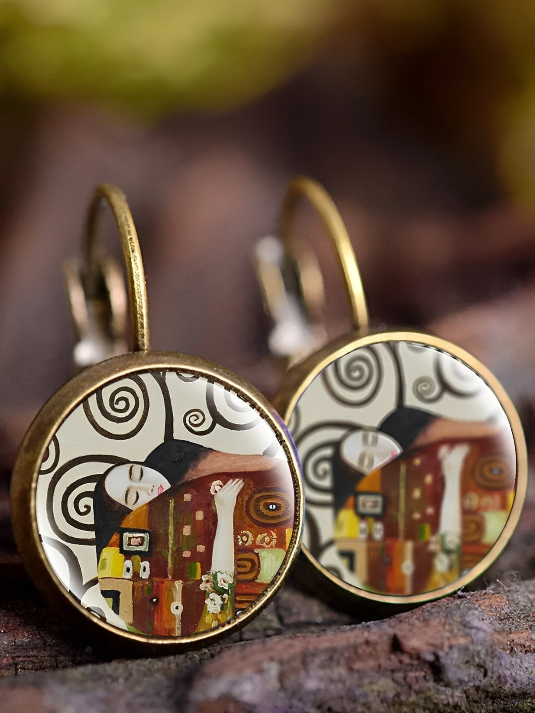 Vintage art earrings with oil painting design